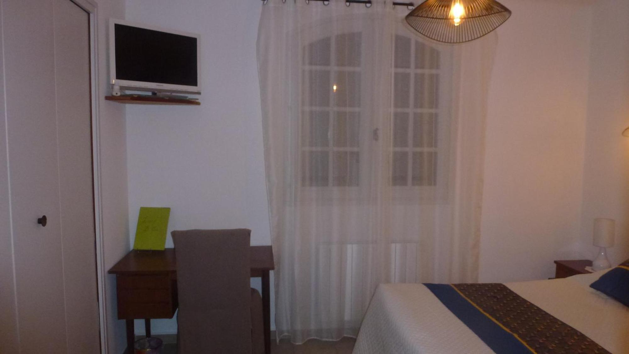 Chambre D'Hotes La Pinede Lambesc Exterior photo
