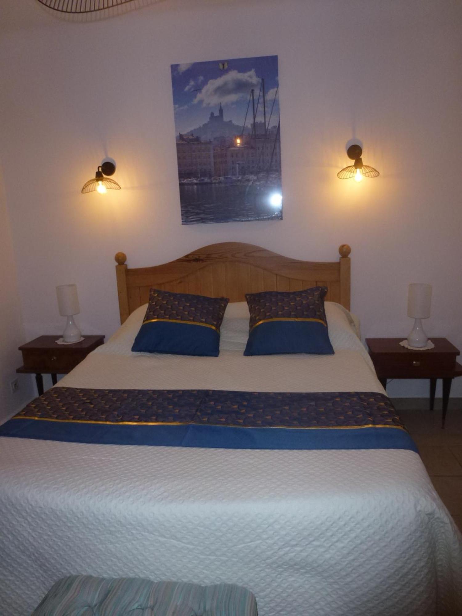 Chambre D'Hotes La Pinede Lambesc Exterior photo