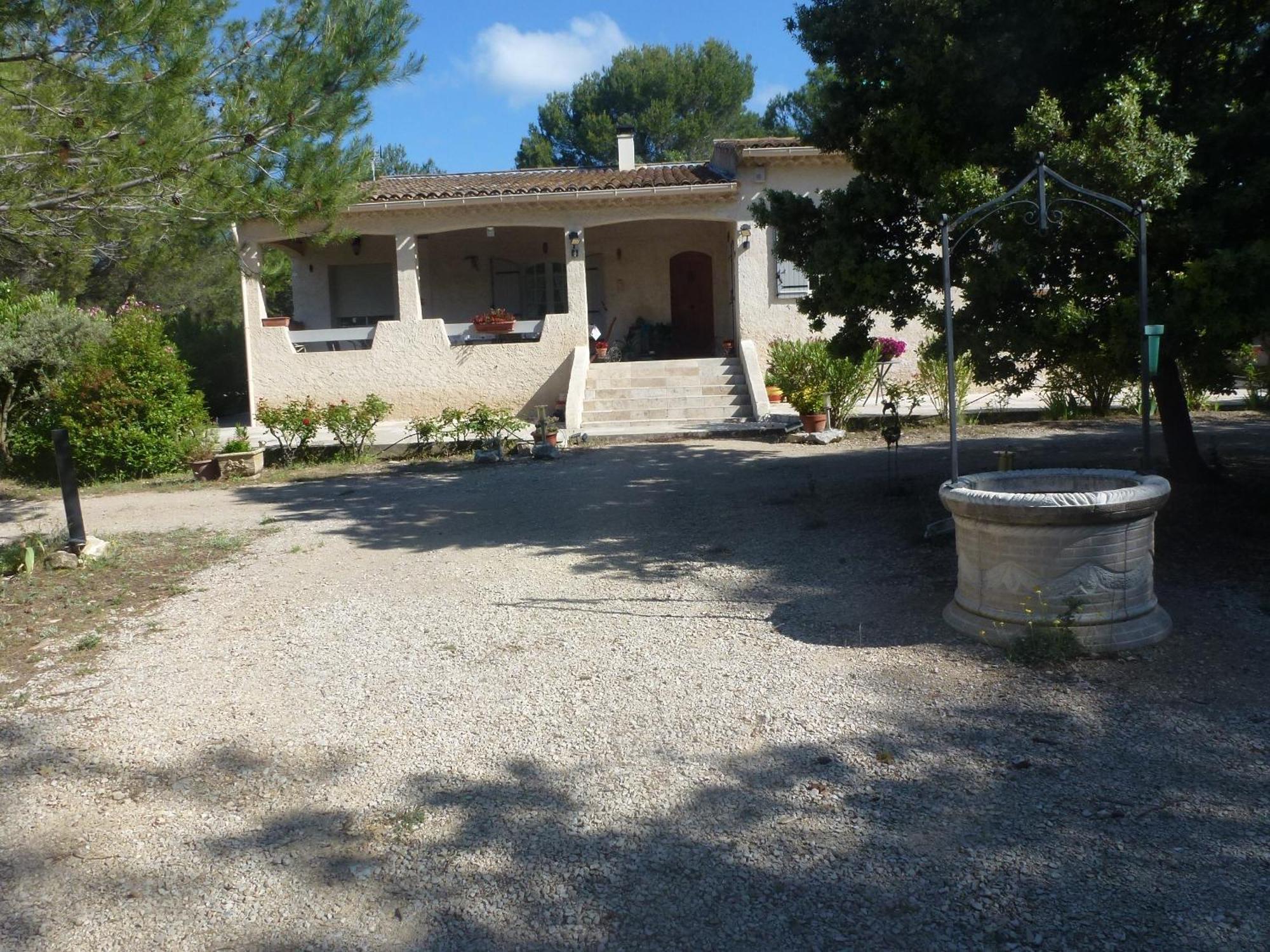 Chambre D'Hotes La Pinede Lambesc Exterior photo